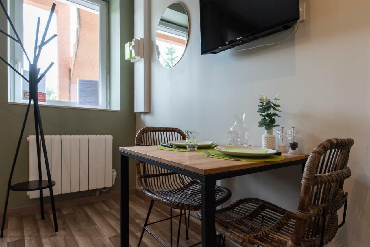 Legend- Parking Prive Gratuit- Terrasse Privee- Wifi - Convert - Alimentec Bourg-en-Bresse Exteriör bild
